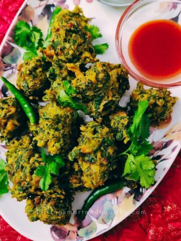 Crispy methi pakora (fenugreek fritters)